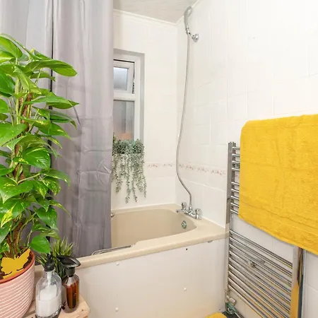 Xtra Large 4 Bedroom House, Near Excel, London City And 5 Walk To Train Station Экстерьер фото
