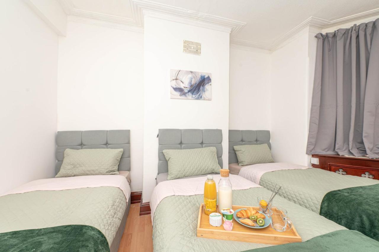 Xtra Large 4 Bedroom House, Near Excel, And 5 Walk To Train Station Дом отдыха *