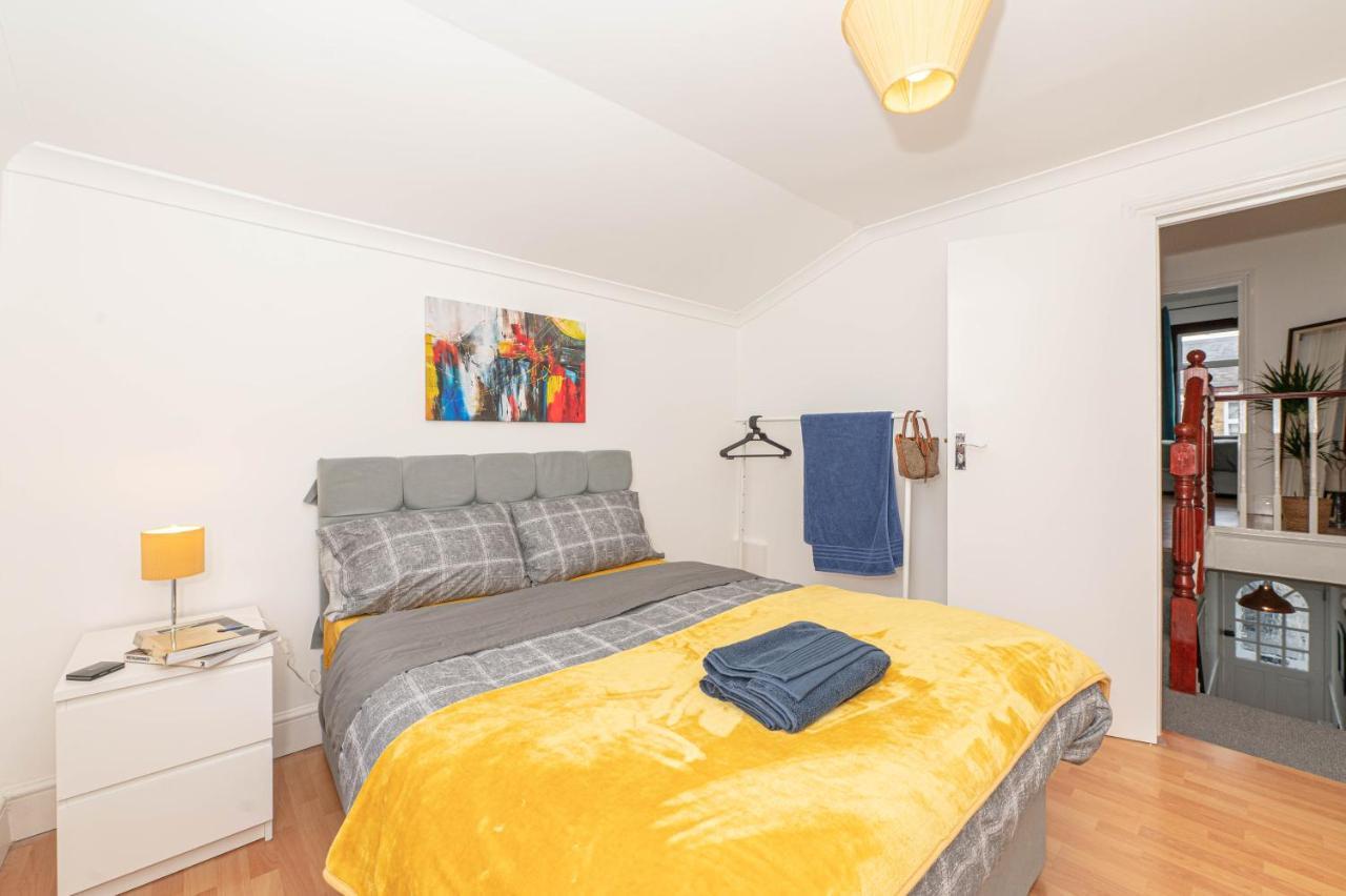 Xtra Large 4 Bedroom House, Near Excel, And 5 Walk To Train Station Casa vacanze *
